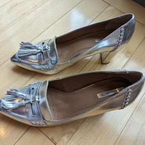 Tahari silver tassel pumps 8.5